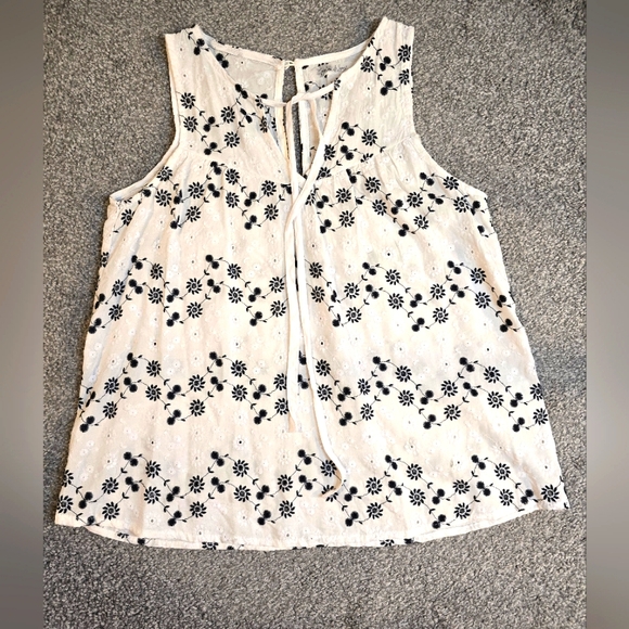 Taylor & Sage Embroidered Lightweight Tank Top Size XXS - Picture 2 of 8